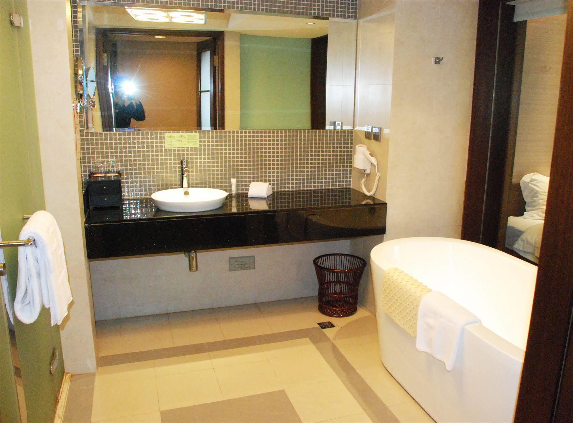 Shanghai Forte Hotel Bagian luar foto